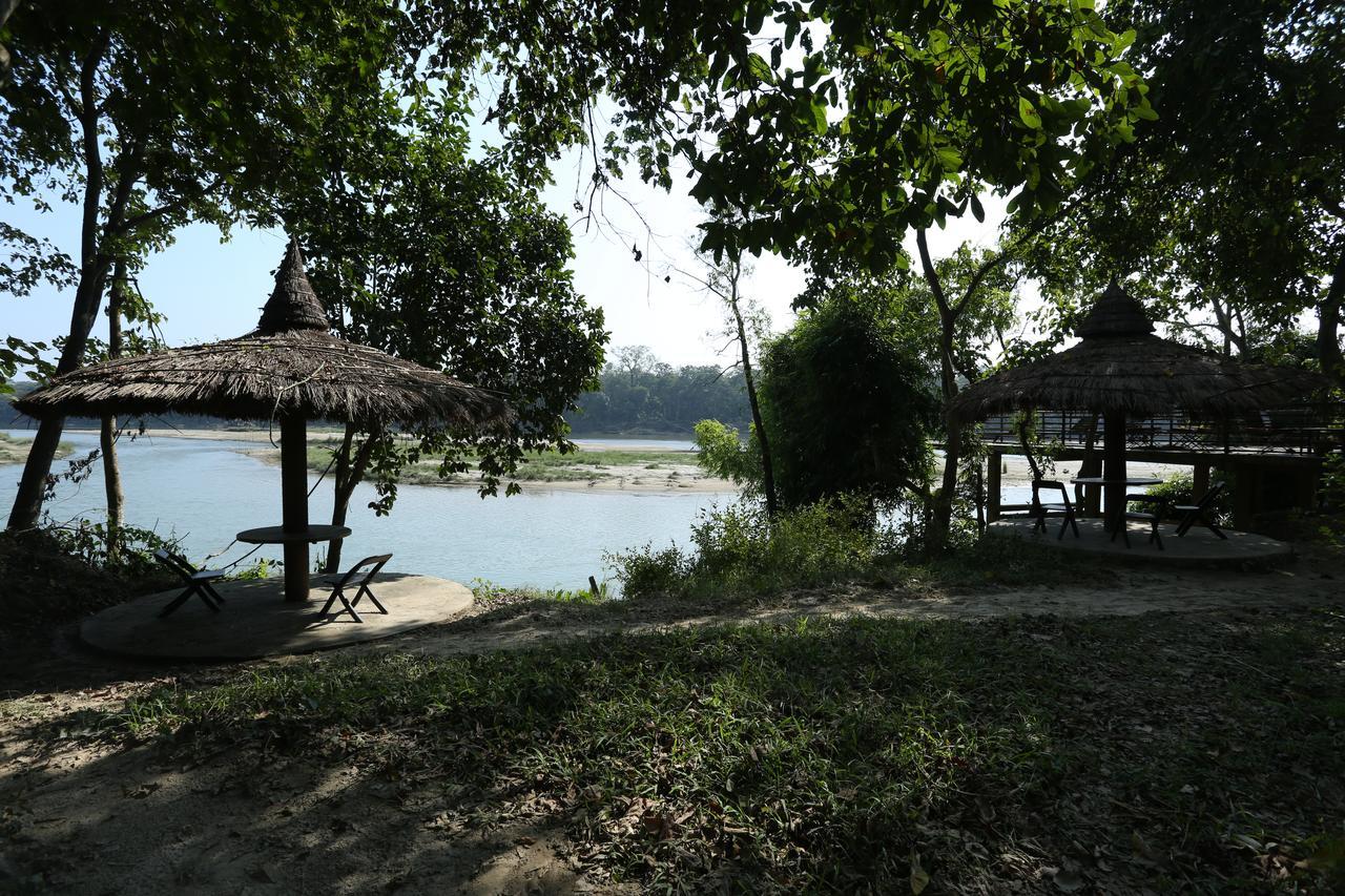 Jungle Villa Resort Chitwan Exterior foto